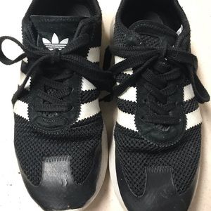 Adidas tennis shoes bundle for shipping discounts